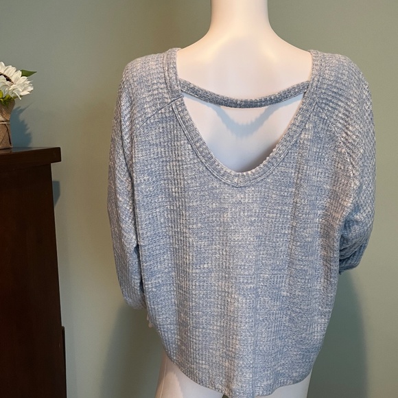 NWOT SO Cozy Top Light Blue Cropped Sweater M - Picture 1 of 10